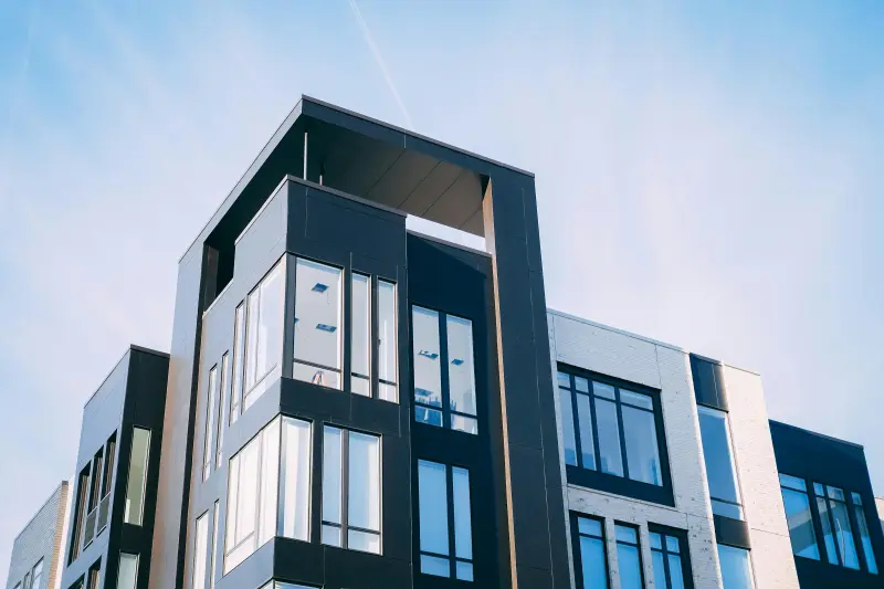 Facciata di un edificio residenziale contemporaneo